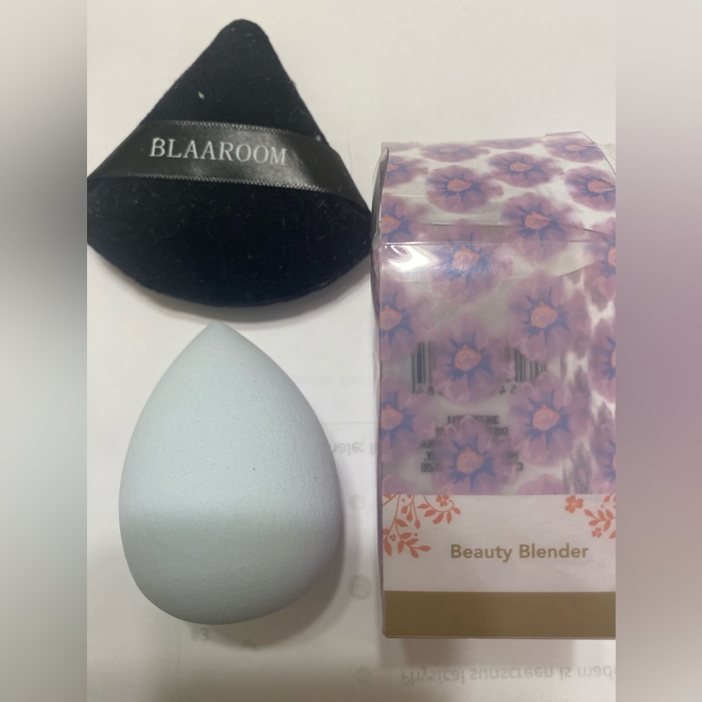 🆕 Blender , powder puff and contour concealer